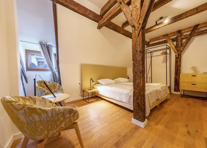 Πανσιόν Rossmarkt Haus 3*